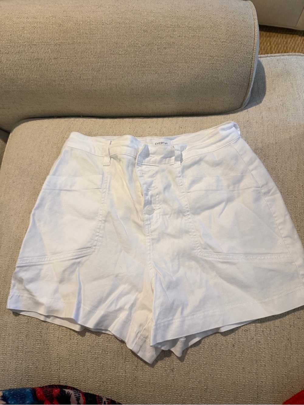 Evereve White High-Waist Button-Front Women’s Shorts